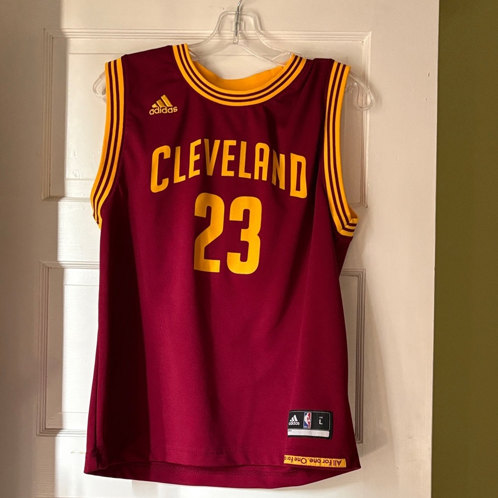 Adidas Cleveland Cavaliers LeBron James #23 NBA Basketball Jersey Youth Large